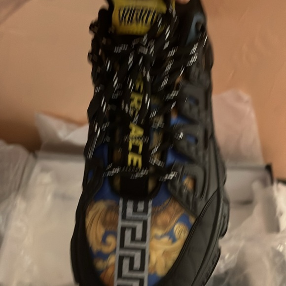Men’s Size 10 (43) Versace Sneakers - Picture 12 of 12